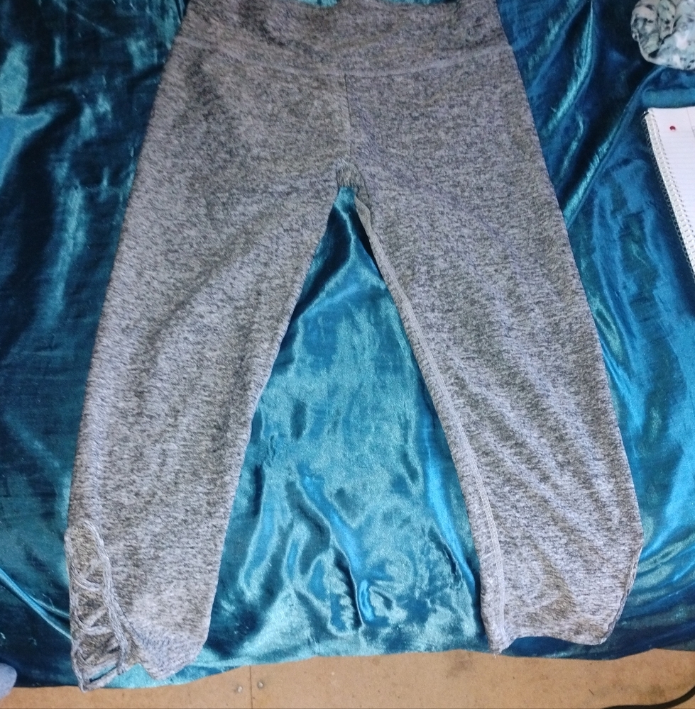 Women's Heather Gray Capris